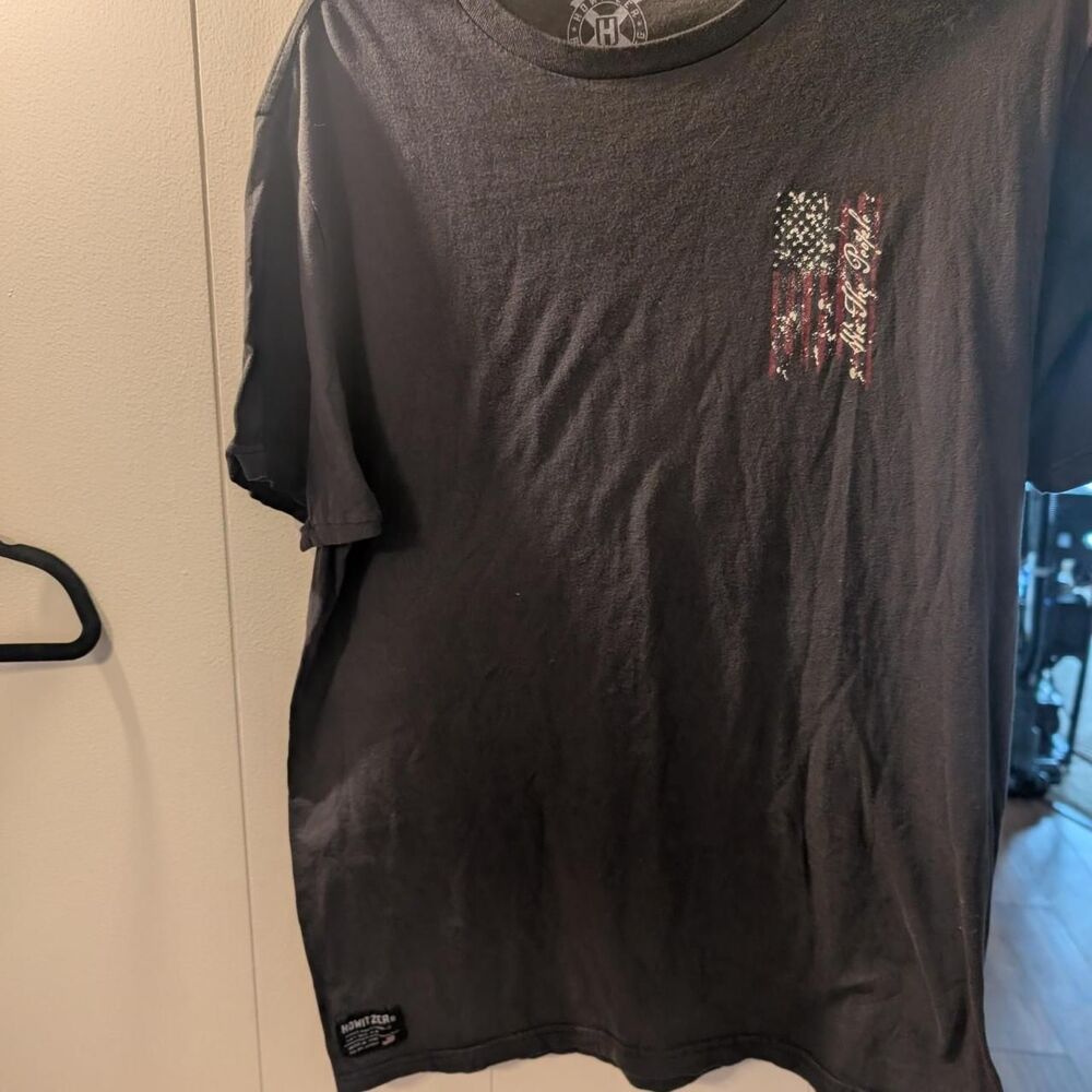 Howitzer Men's Black and Grey T-shirt